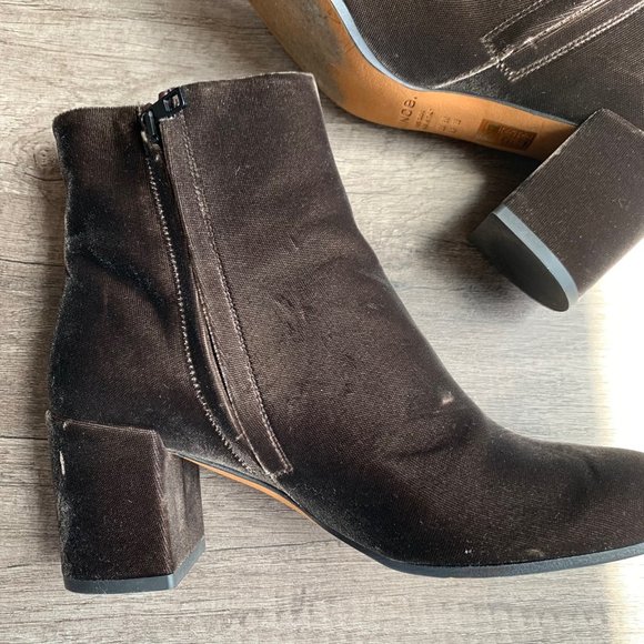 Vince Women's Blakely velvet ankle boots us size 8 - Picture 3 of 11